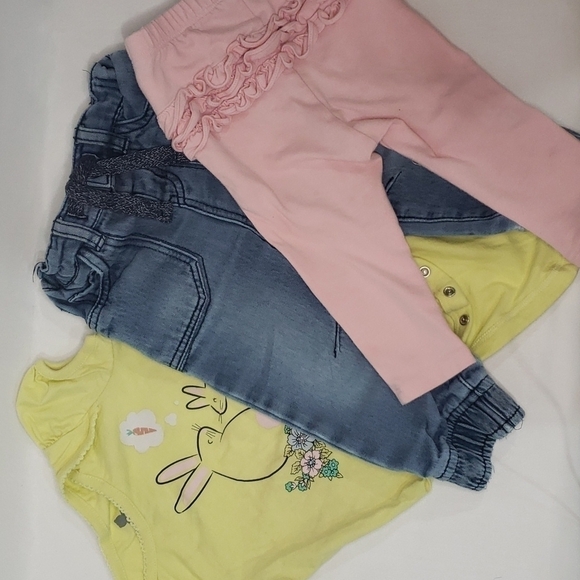 5/$30 BUNDLE Stretch Jeans Tapered, Ruffle Bottom Leggings, + GAP Bunny Bodysuit - Picture 1 of 7